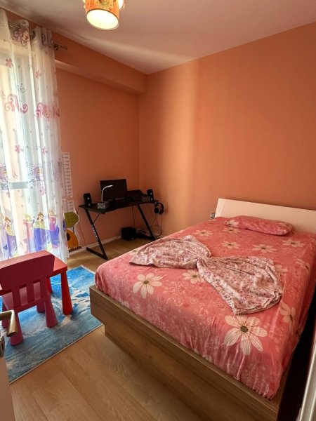 Tirane, jepet me qera apartament 2+1 Kati 9, 95 m² 700 € 