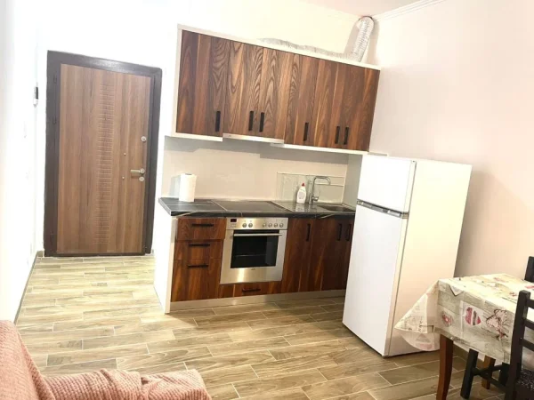 Tirane, jepet me qera apartament 1+1+Ballkon Kati 7, 65 m² 400 € (ASTIR)