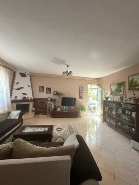 Tirane, shitet Vile 2 Katshe Kati 2, 310 m² 230.000 € (Yzberisht)