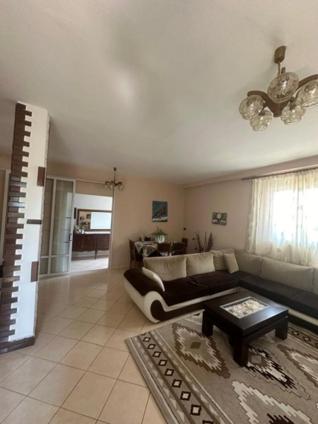 Tirane, shitet Vile 2 Katshe Kati 2, 310 m² 230.000 € (Yzberisht)