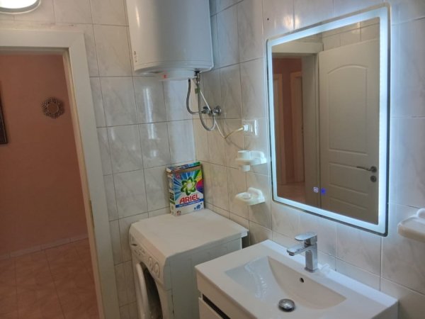 Tirane, jepet me qera apartament 2+1 Kati 1, 80 m² 800 € 