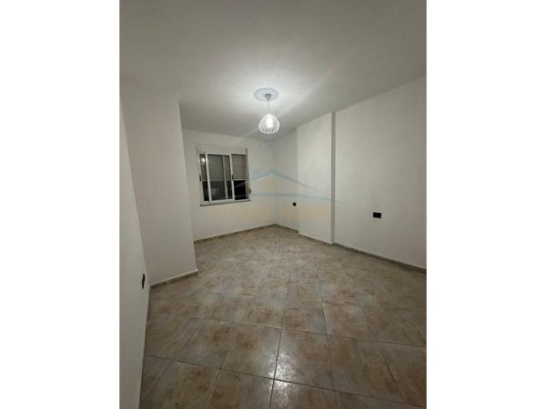 Durres, shitet apartament 2+1 Kati 3, 102 m² 125.000 € (ish UKD,DURRES)