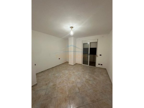 Durres, shitet apartament 2+1 Kati 3, 102 m² 125.000 € (ish UKD,DURRES)