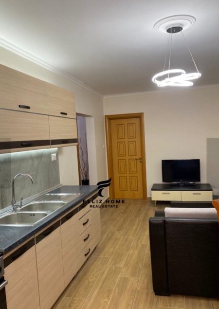 Tirane, jepet me qera apartament 2+1 Kati 3, 90 m² 700 € (MINE PEZA)