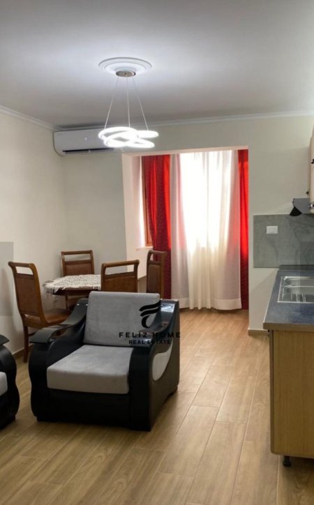 Tirane, jepet me qera apartament 2+1 Kati 3, 90 m² 700 € (MINE PEZA)