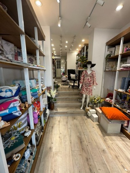 Tirane, jepet me qera dyqan Kati 0, 47 m² 1.300 € (MYSLYM SHYRI)