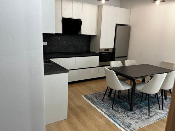 Tirane, jepet me qera apartament 2+1+parkim Kati 5, 100 m² 800 € (Don Bosko rruga Muzaket)