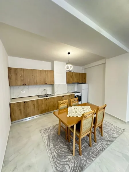 Tirane, jap me qera apartament 2+1 Kati 8, 115 m² 600 € (Kompleksi Jolla)