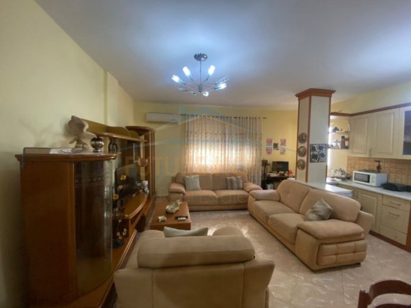Durres, shitet apartament 2+1 Kati 2, 95 m² 120.000 € (PRANE SHKOLLES QEMAL MICI)