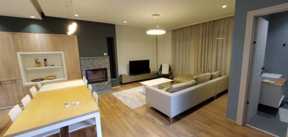 Tirane, shitet Vile 4+1 , 239 m² (TEG)