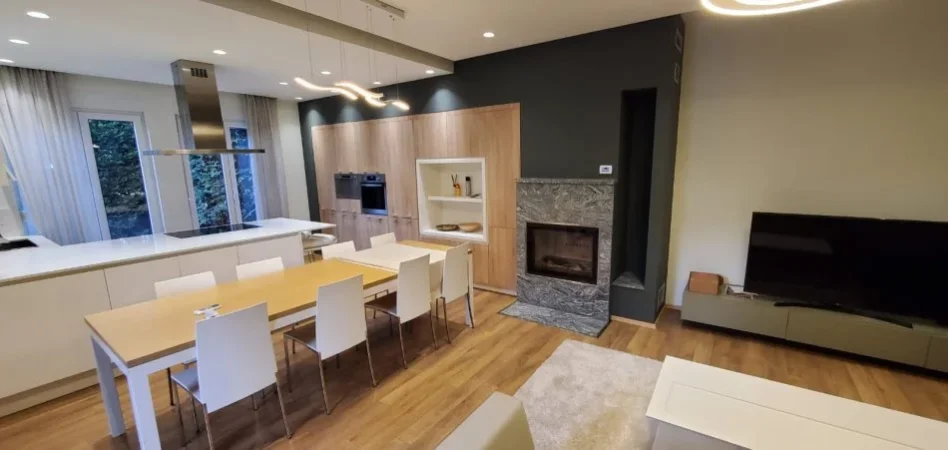 Tirane, shitet Vile 4+1 , 239 m² (TEG)