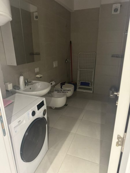 Tirane, jepet me qera apartament 1+1 Kati 3, 60 m² 600 € (KODRA E DIELLIT)