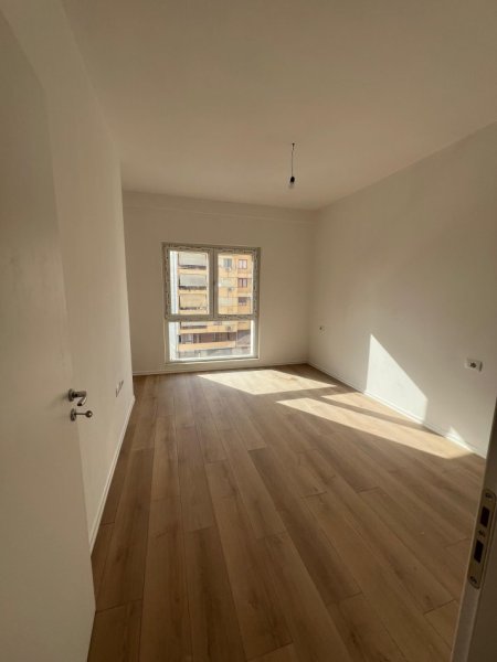 Tirane, jepet me qera zyre Kati 2, 500 € (Zogu i zi)