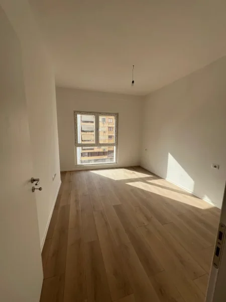 Tirane, jepet me qera zyre Kati 2, 500 € (Zogu i zi)