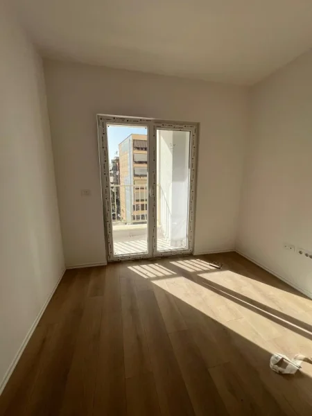 Tirane, jepet me qera zyre Kati 2, 500 € (Zogu i zi)