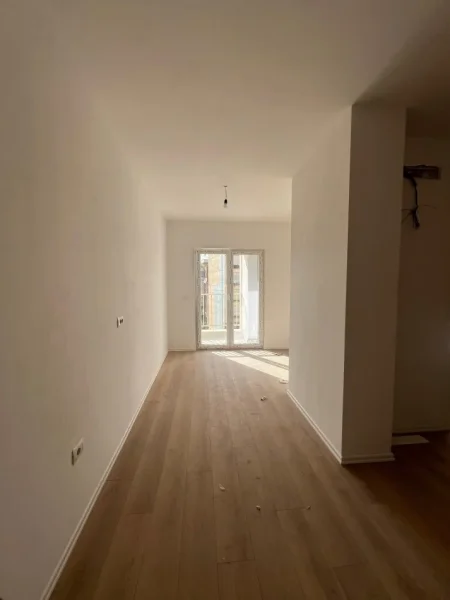 Tirane, jepet me qera zyre Kati 2, 500 € (Zogu i zi)