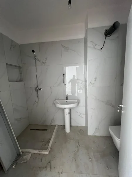 Tirane, jepet me qera zyre Kati 2, 500 € (Zogu i zi)