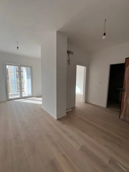 Tirane, jepet me qera zyre Kati 2, 500 € (Zogu i zi)