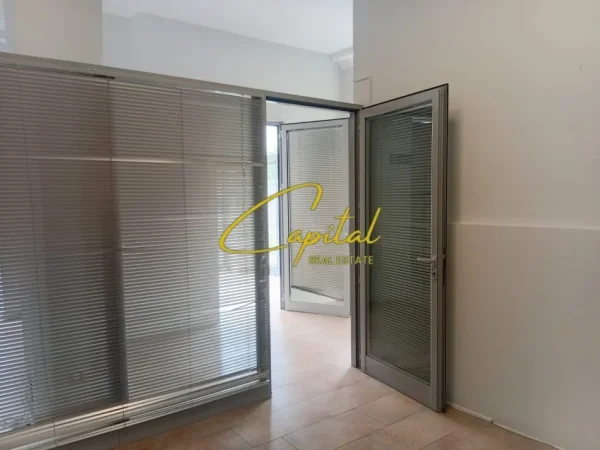 Tirane, jepet me qera ambjent biznesi Kati 0, 70 m² 800 € (STADIUMI "AIR ALBANIA")
