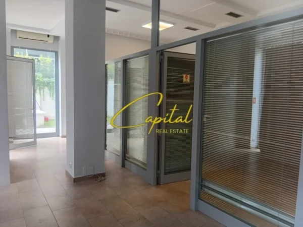 Tirane, jepet me qera ambjent biznesi Kati 0, 70 m² 800 € (STADIUMI "AIR ALBANIA")