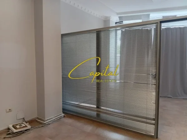 Tirane, jepet me qera ambjent biznesi Kati 0, 70 m² 800 € (STADIUMI "AIR ALBANIA")