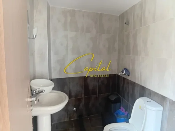 Tirane, jepet me qera ambjent biznesi Kati 0, 70 m² 800 € (STADIUMI "AIR ALBANIA")