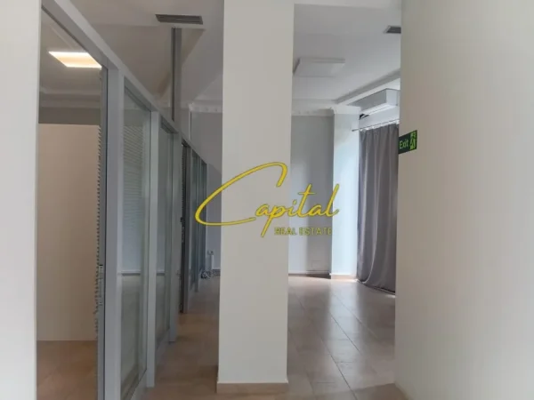 Tirane, jepet me qera ambjent biznesi Kati 0, 70 m² 800 € (STADIUMI "AIR ALBANIA")