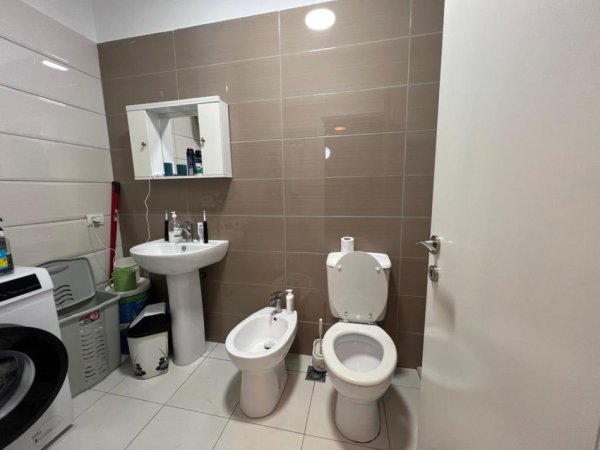 Tirane, jepet me qera apartament 1+1 Kati 5, 67 m² 500 € (Tirana e Re)