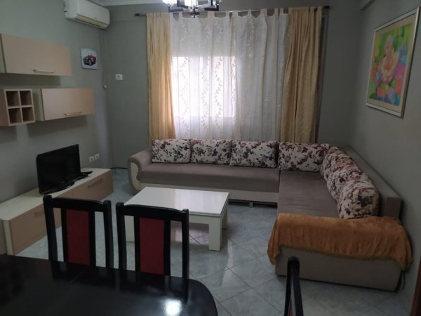 Tirane, jepet me qera apartament 2+1 Kati 2, 90 m² 420 € 