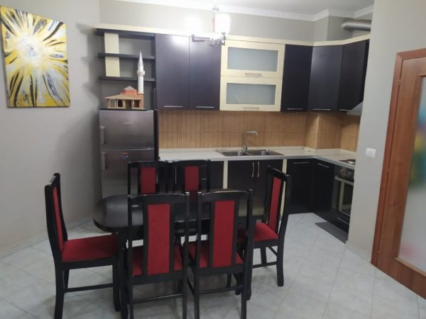 Tirane, jepet me qera apartament 2+1 Kati 2, 90 m² 420 € 