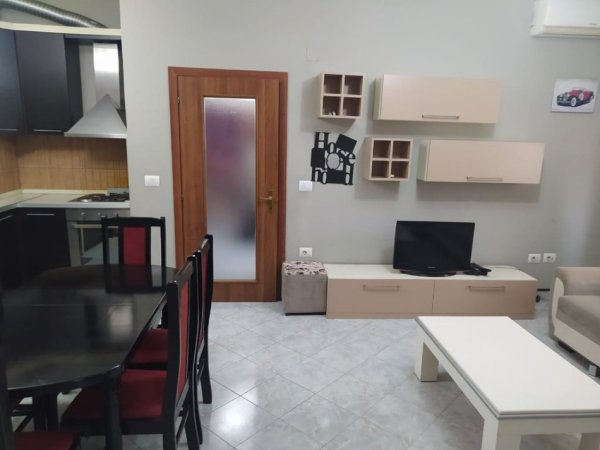 Tirane, jepet me qera apartament 2+1 Kati 2, 90 m² 420 € 