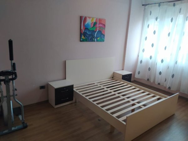 Tirane, jepet me qera apartament 2+1 Kati 2, 90 m² 420 € 