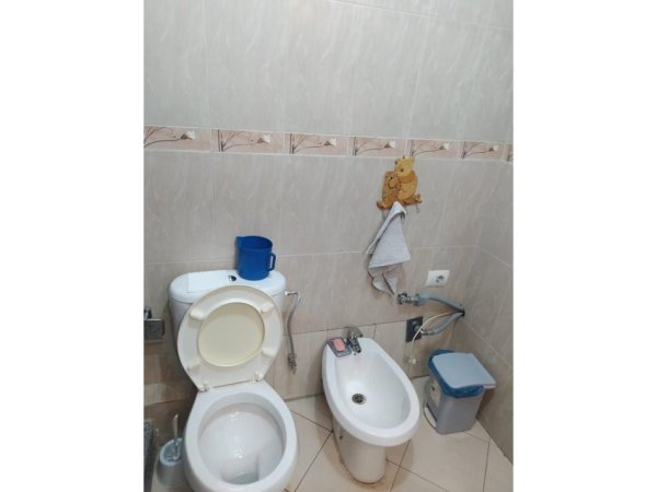 Tirane, jepet me qera apartament 2+1 Kati 2, 90 m² 420 € 