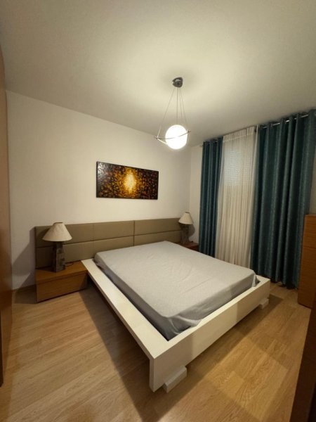 Tirane, jepet me qera apartament 1+1+Ballkon , 70 m² 600 € (Selite)