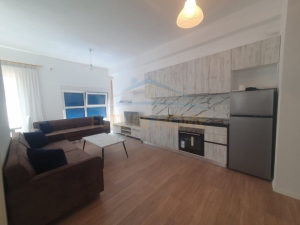 Tirane, jepet me qera apartament 2+1 Kati 6, 93 m² 450 € (Ali Demi)