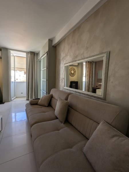Tirane, jepet me qera apartament 3+1 Kati 3, 90 m² 800 € (Rruga Fadil Rada)