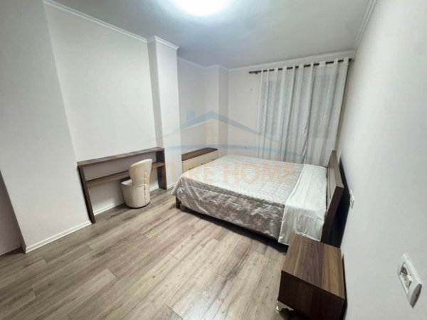 Tirane, jepet me qera apartament 2+1 Kati 1, 93 m² 450 € (Fresku)