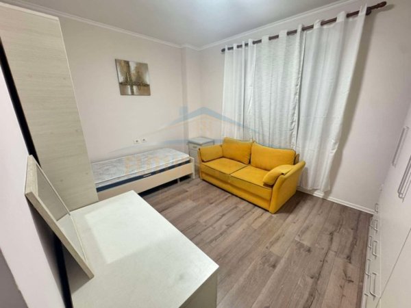 Tirane, jepet me qera apartament 2+1 Kati 1, 93 m² 450 € (Fresku)