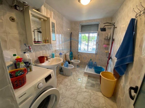 Tirane, jepet me qera apartament 2+1 Kati 0, 85 m² 500 € (Pranë Downtown One.)