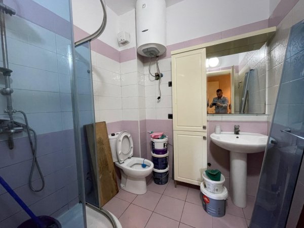Tirane, jepet me qera apartament 2+1 Kati 2, 100 m² 420 € 