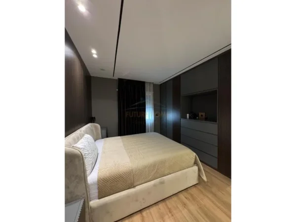 Tirane, shitet apartament 2+1+Ballkon Kati 5, 99 m² 320.000 €