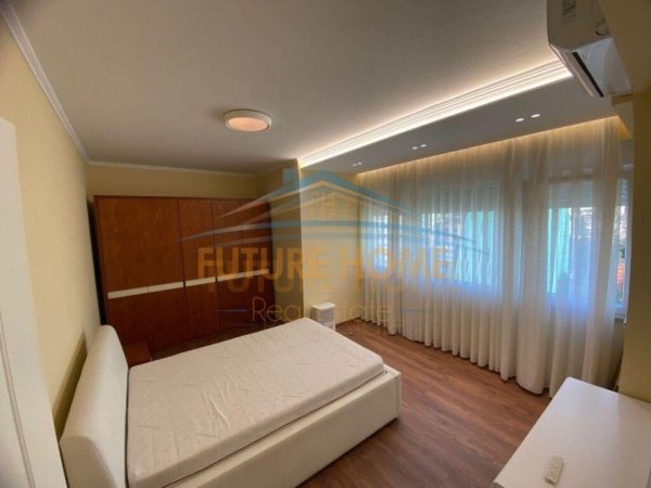 Tirane, jepet me qera apartament 2+1 Kati 8, 140 m² 1.300 € 