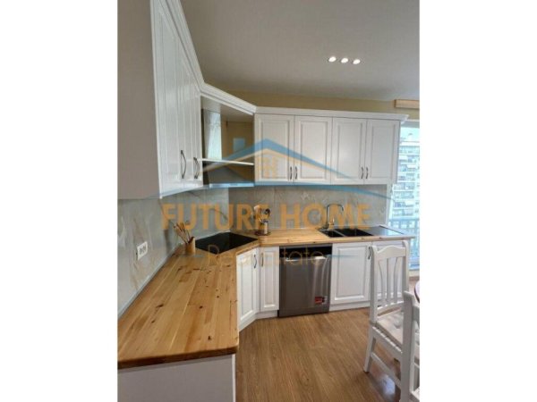 Tirane, jepet me qera apartament 2+1 Kati 8, 140 m² 1.300 € 