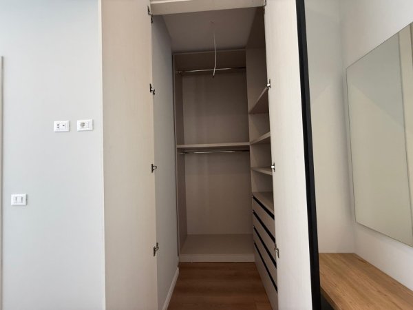Tirane, jepet me qera apartament 2+1+Ballkon Kati 5, 91 m² 800 € (Bulevardi i Ri)