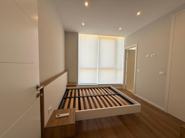 Tirane, jepet me qera apartament 2+1+Ballkon Kati 5, 91 m² 800 € (Bulevardi i Ri)
