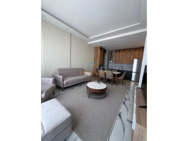 Tirane, jepet me qera apartament 1+1 Kati 4, 80 m² 800 € (Vasil Shanto)