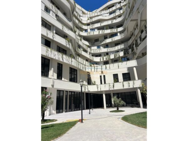 Tirane, jepet me qera apartament 1+1 Kati 4, 80 m² 800 € (Vasil Shanto)
