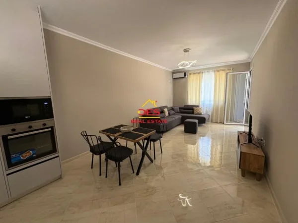 Vlore, shitet apartament 1+1+Ballkon Kati 2, 70 m² (Rruga Murat Terbaci)