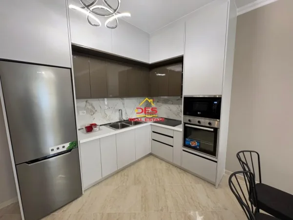 Vlore, shitet apartament 1+1+Ballkon Kati 2, 70 m² (Rruga Murat Terbaci)
