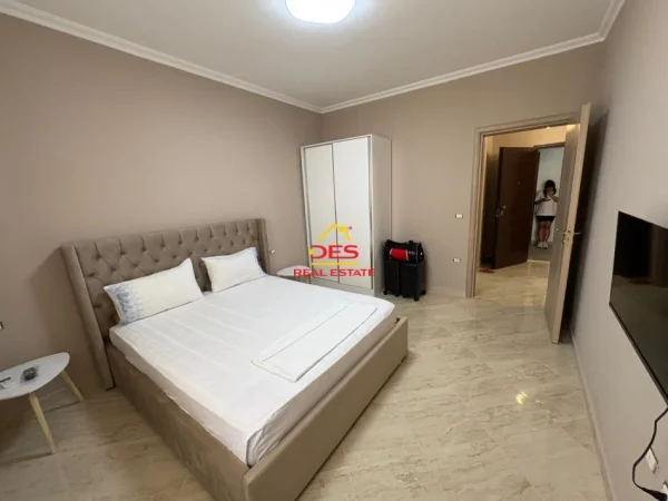 Vlore, shitet apartament 1+1+Ballkon Kati 2, 70 m² (Rruga Murat Terbaci)